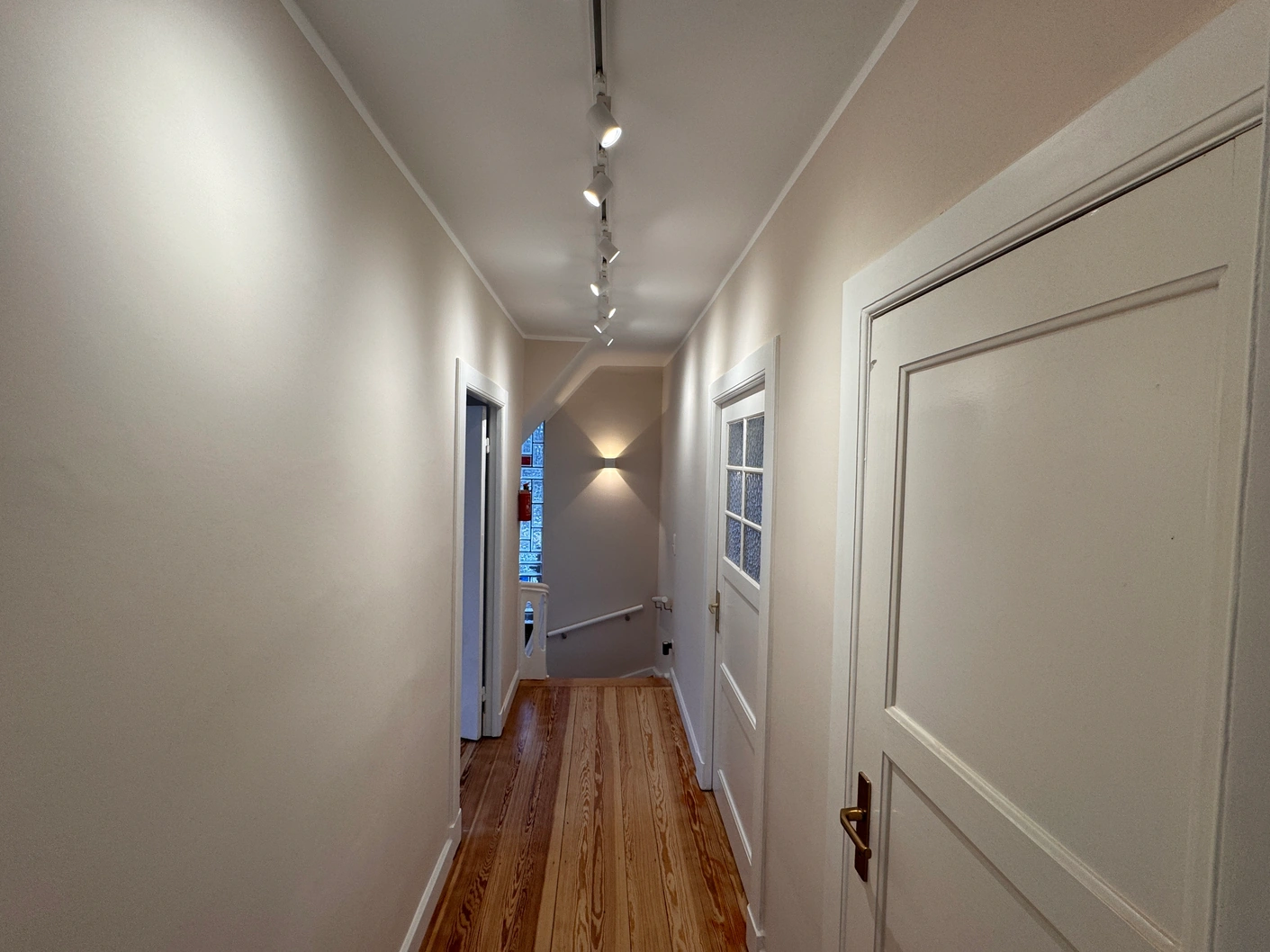 Maler Neustadt 5 Malerarbeiten Neustadt Flurbereich gestrichen