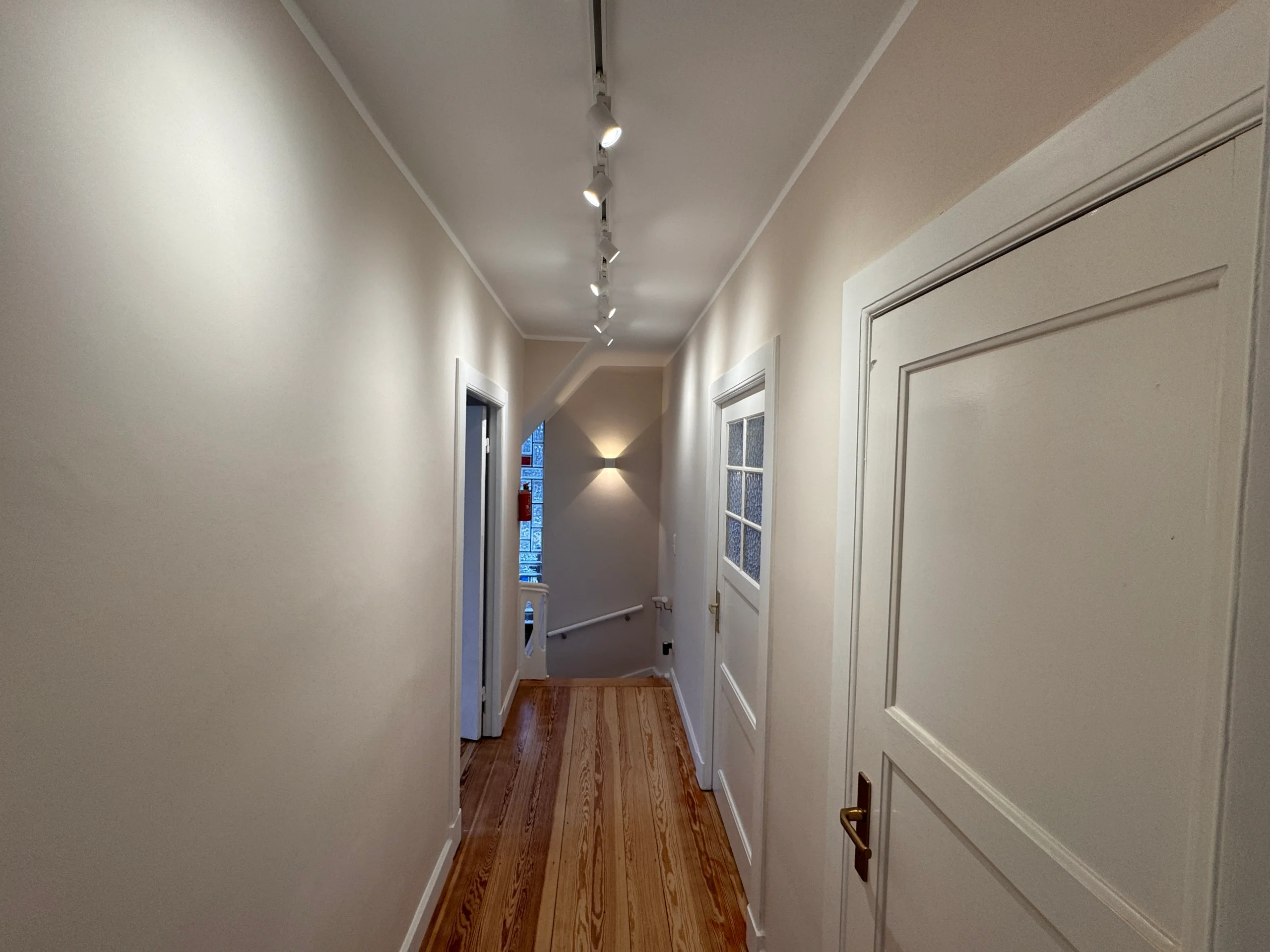 Maler volksdorf 5 Malerarbeiten Volksdorf Flurbereich gestrichen