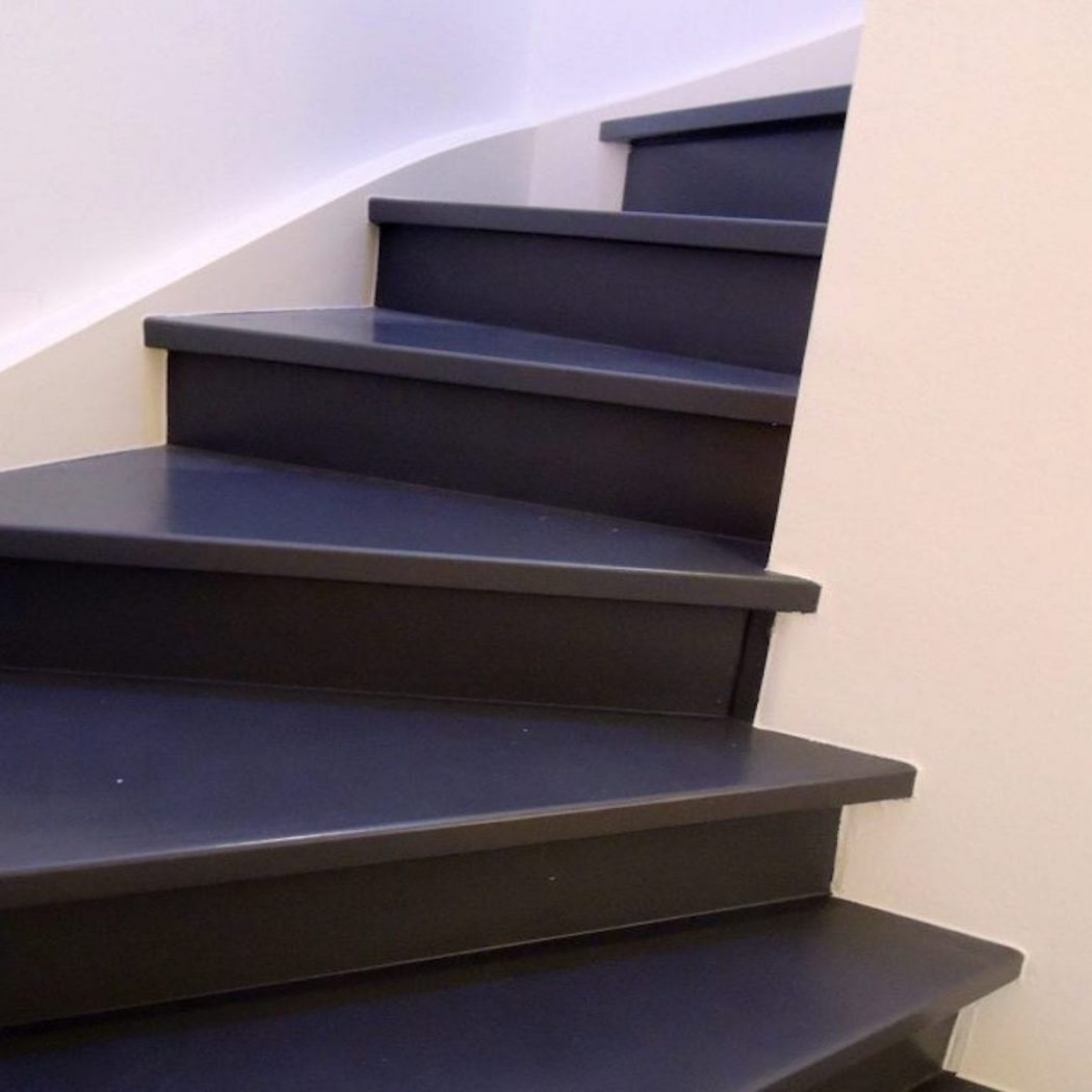 Treppenstufen schwarz lackieren