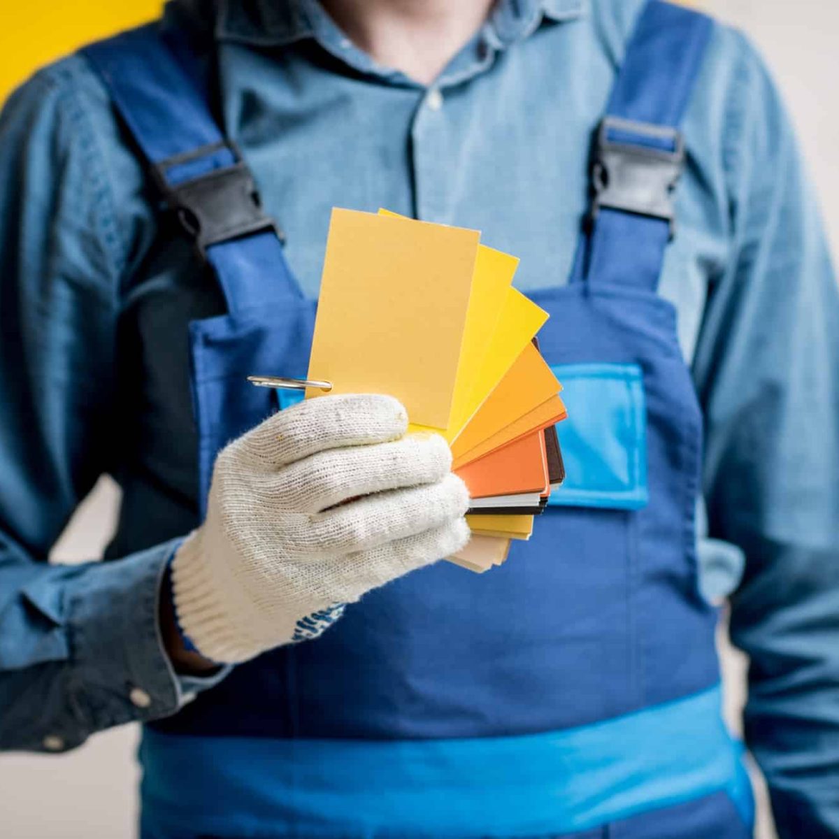 Maler Stade 7 painter-with-color-swatches-indoors.jpg